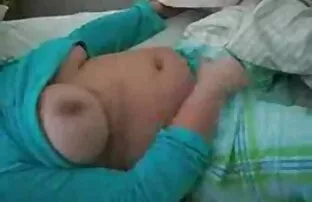 XXX Bella bambola ottenuto un trans italiano film lavoro attraverso il letto