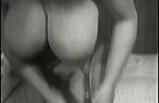 XXX Grande curva afferrare un rubinetto di film porno con trans italiani acqua calda .