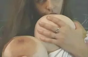 XXX Donna video trans italiani amatoriali nera riccia che paga con una L. con il padrone di casa