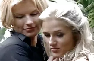 XXX Il ragazzo ha un membro maturo di una trans italiano film ragazza, giovane bionda con tette piccole