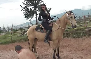 XXX Due cavalli video trans italiani amatoriali stanno lavorando su glamour babe