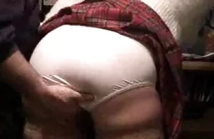XXX Cazzo un pollo sul cofano della macchina video amatoriali trans italiani